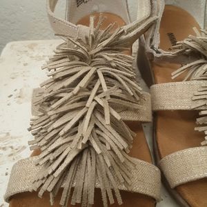 SALE! Minnetonka Tan Sandals SZ 9